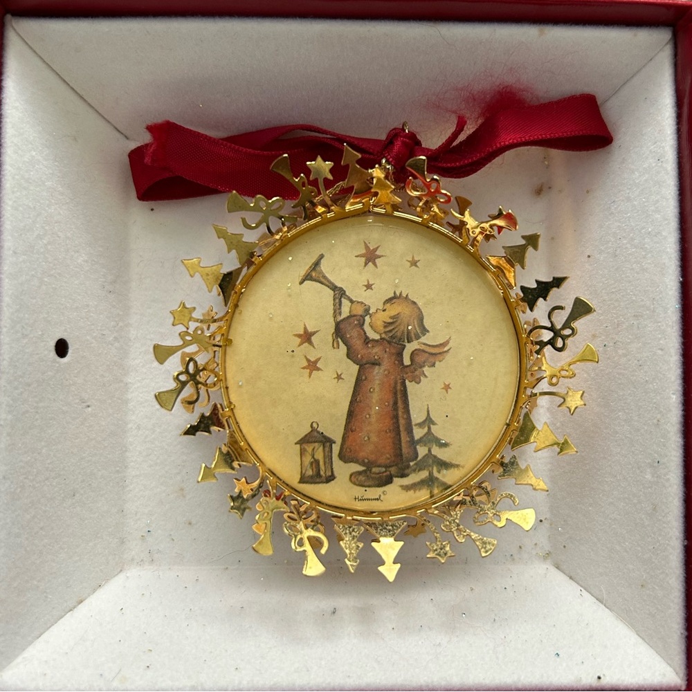 1988 Vintage Hummel Gold Plated ‘Little Gabriel’ Ornament - Picture 3 of 6